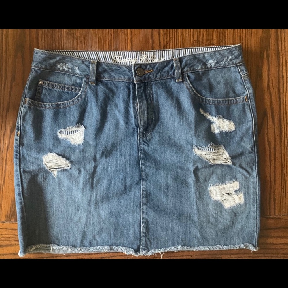 NWOT. Tommy Hilfiger Jean skirt.